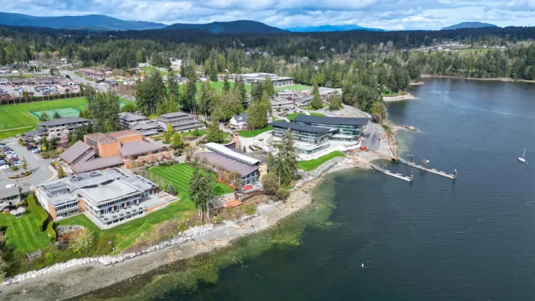 Brentwood College School