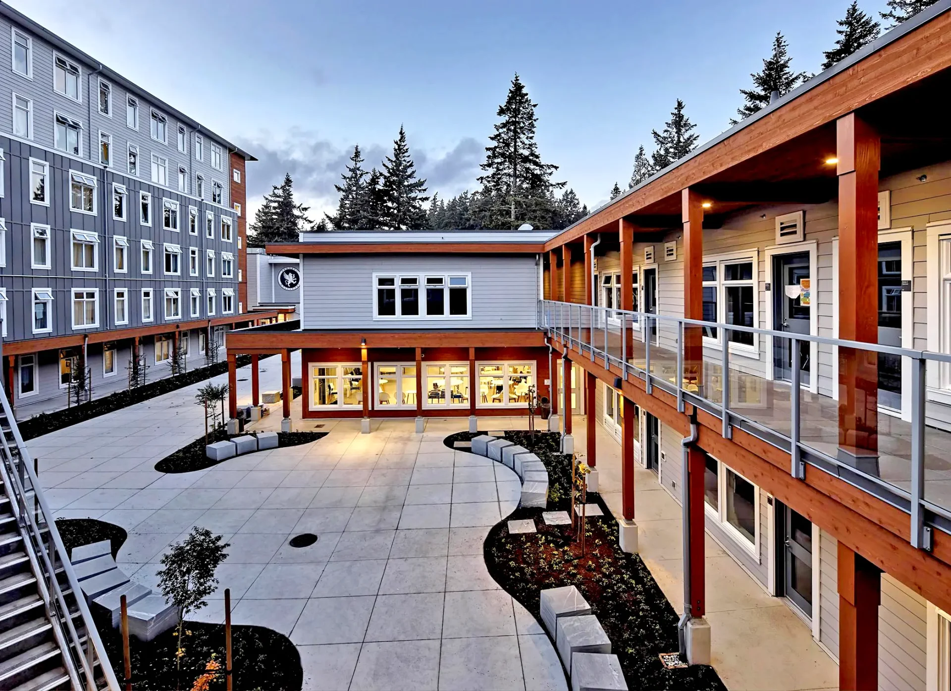 Brookes Westshore – modernes Internatsgebäude mit Innenhof