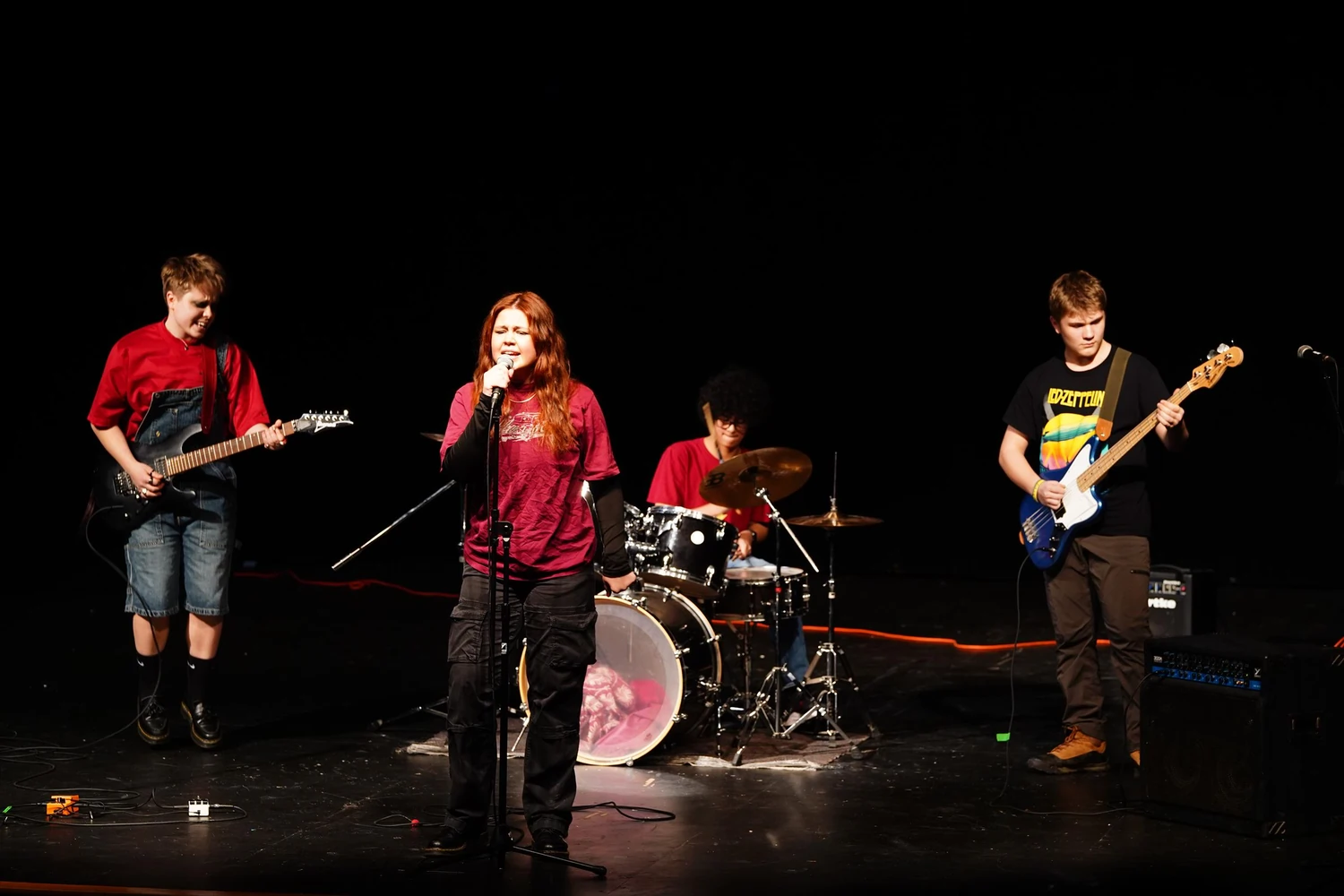 Rothesay Netherwood School – Schülerband bei einem Live-Auftritt auf der Schulbühne